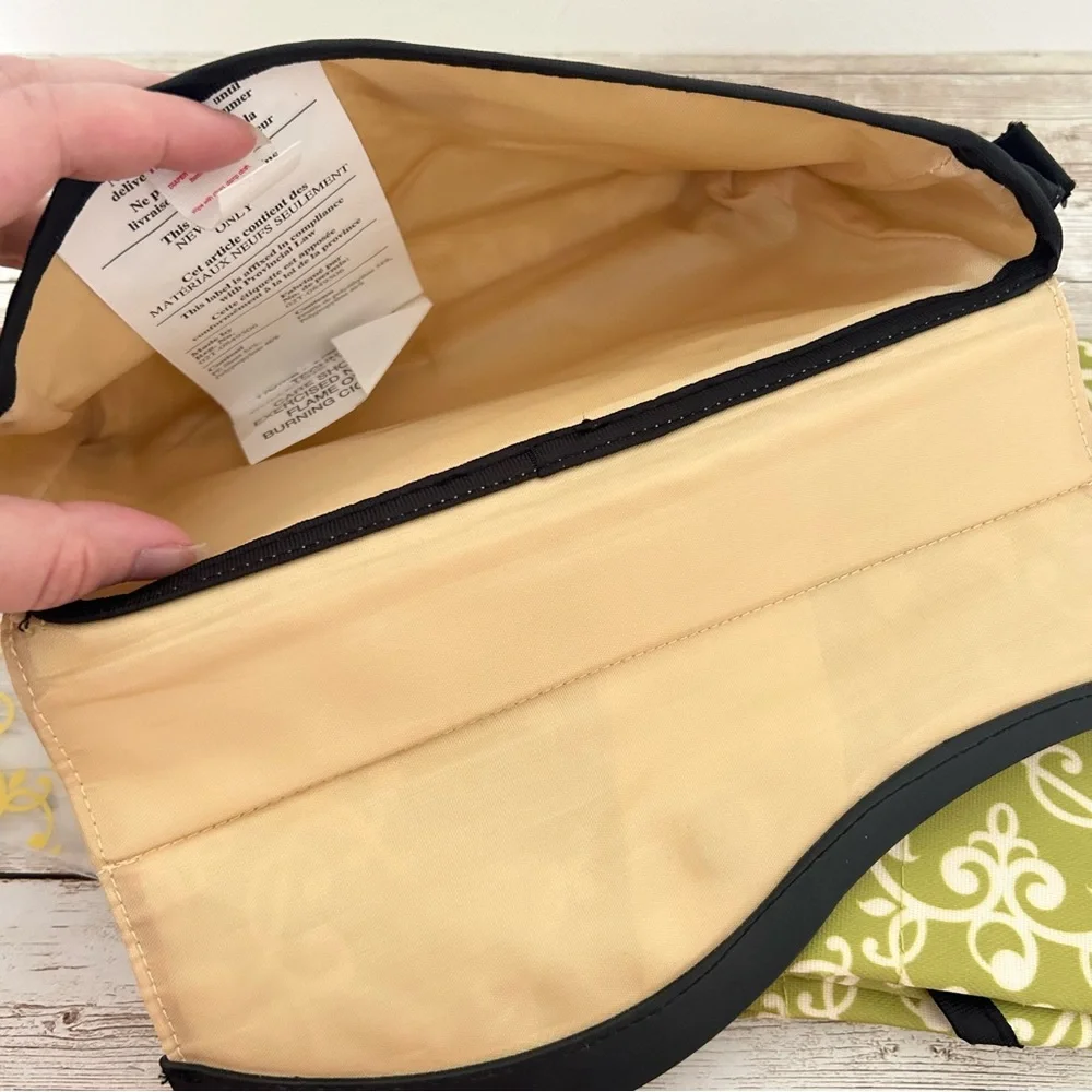 4/$25 Munchkin Diaper Change Pouch in Green & Cream Scroll Wristlet Changing Pad